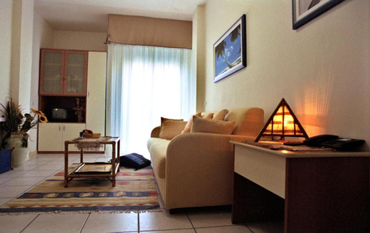 Residence Darsena Католика Екстериор снимка
